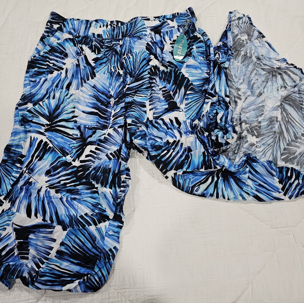 Tropic Goddess Pull On Pant with Side Slit